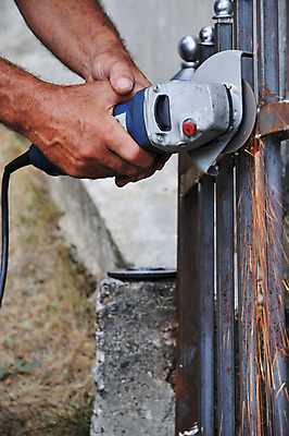 포토 JPG 해외이미지 직업 손 산업 불 노동자 직장 기술 안전 사람 사람없음 금속 힘 기계 장비 과학기술 공구 업무 작업 바퀴 칼날 수리 제조 위험 자르기 철 서비스 만들기 그라인더 국회 고용 조작 철강 해외202004 해외포토 자연요소 컨셉 회사 모션 재질 신체부위 구직 도구 채용 커피용품 파일형식 이미지허브