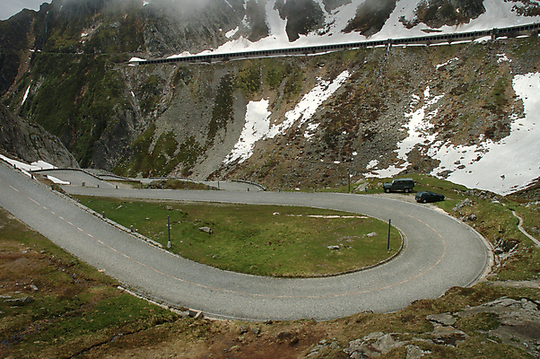 포토 JPG 해외이미지 유럽 도로 자동차 자연 산 풍경 사람없음 계곡 운전 흰색 알프스 해외202004 해외포토 나라 길 육상교통 컬러 교통시설 모션 생태계 파일형식 이미지허브