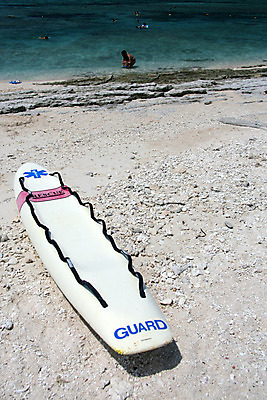 포토 JPG 해외이미지 모래 바다 섬 경비 사람없음 초록색 물 파란색 모래사장 여행객 일본 사막 도움 서핑 구출 산호 암초 남쪽 터키석 파라다이스 해외202004 해외포토 자연요소 아시아 컬러 컨셉 안전 사람 수상스포츠 자포동물 보호 보석 방향 파일형식 이미지허브