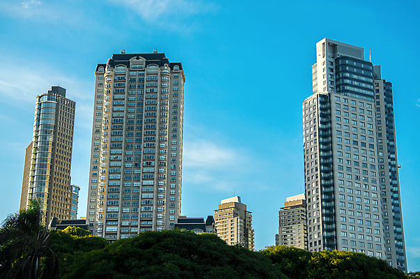 포토 JPG 해외이미지 여행 건축양식 교실 하늘 휴가 아파트 사람없음 건물 파란색 도시풍경 탑 고층빌딩 도시 고급 이웃 아르헨티나 해외202004 해외포토 건축물 교육 건축 컬러 컨셉 학교 주택 풍경 빌딩 남아메리카 파일형식 이미지허브