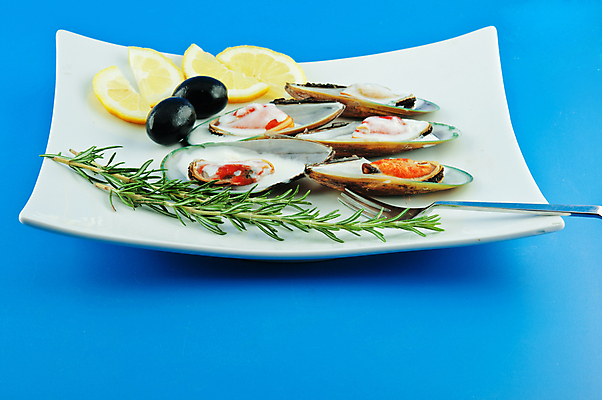 포토 JPG 해외이미지 접시 문화 음료 음식 잎 유리 건강 어류 사람없음 식당 와인 식사 저녁식사 우유 껍질 먹기 레몬 해산물 준비 홍합 바질 점심식사 단백질 해외202004 해외포토 식물 식기 과일 모션 재질 어패류 유제품 주류 상점 수중동물 영양소 파일형식 이미지허브