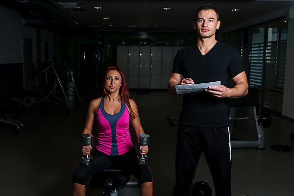 포토 JPG 해외이미지 백인 여자 남자 포즈 신체 청소년 실내 건강 사람 앉기 20대 두명 가로 운동복 운동 강사 교사 헬스장 기록 도움 가르침 비교 무게 결심 보디빌딩 서비스 체육관 근육질 노력 개성 빨간머리 서류판 해외202004 해외포토 서양인 직업 헤어스타일 옷 교육 컨셉 모션 근육 청년 내부 사무용품 헬스 몸매 파일형식 이미지허브