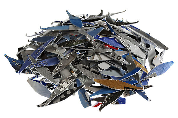 포토 JPG 해외이미지 사람없음 가로 금융 쌓기 신용카드 보호 폐기물 플라스틱 자르기 무생채 옛날 개조 해외202004 해외포토 컨셉 모션 재질 경제 쓰레기 파일형식 이미지허브