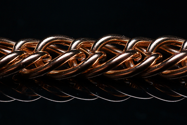 포토 JPG 해외이미지 모양 백그라운드 패턴 목걸이 텍스트 팔찌 새로움 사람없음 장식 빛 반짝임 금속 골동품 흰색 화려 재산 황금 고급 닫기 얽힘 보석 소중 묘사 질감 보물 해외202004 해외포토 컬러 컨셉 무늬 장신구 모션 재질 금융 광석 파일형식 이미지허브