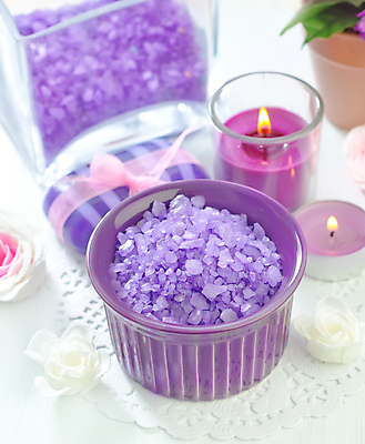 포토 JPG 해외이미지 그릇 리본 사람없음 보라색 스파 아로마 스파용품 비누 향초 아로마테라피 바디케어 입욕소금 해외202004 해외포토 식기 컬러 초 위생용품 미용용품 오브젝트 소금 테라피 파일형식 이미지허브