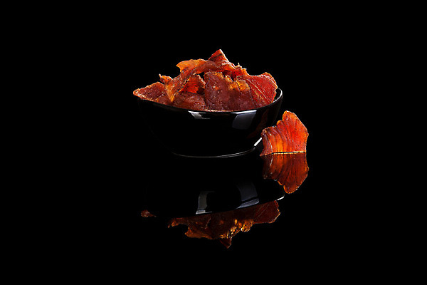 포토 JPG 해외이미지 스튜디오촬영 음식 조각 검은배경 건조 건강 육류 돼지고기 요리 사람없음 가로 빨간색 갈색 식사 소고기 에너지 맛 향신료 준비 유기농 질감 슬라이스 훈제 내추럴 고립 단백질 얇은 짠맛 해외202004 해외포토 웰빙 컬러 백그라운드 컨셉 식재료 실내 검은색 영양소 향미료 파일형식 이미지허브