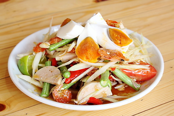 포토 JPG 해외이미지 접시 음식 토마토 태국 피망 콩 사람없음 목재 초록색 계란 샐러드 레몬 매움 땅콩 고립 파파야 해외202004 해외포토 나무 식기 아시아 컬러 채소 과일 재료 곡류 알 견과류 맛 열대과일 파일형식 이미지허브