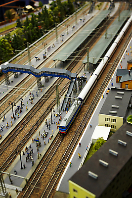 포토 JPG 해외이미지 교통시설 자동차 사람없음 장난감 미니어처 기차 도시 역 교차로 오브젝트 선로 해외202004 해외포토 길 육상교통 교통 대중교통 모형 시설 파일형식 이미지허브