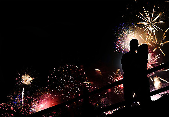 포토 JPG 해외이미지 라이프스타일 커플 기념일 행복 실루엣 결혼 2 데이트 관계 포옹 결혼식 휴가 새로움 함께함 불꽃놀이 사랑 사람 야외 두명 축하 잡기 날짜 저녁 만들기 약혼 7월 카피스페이스 해외202004 해외포토 감정 컨셉 안기 모션 놀이 촬영기법 이벤트 생활 공백 야간 약속 파일형식 이미지허브