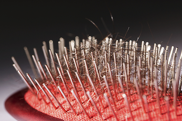 포토 JPG 해외이미지 검은배경 근접촬영 사람없음 뷰티 머리카락 머리빗 헤어관리 두피케어 탈모 탈모클리닉 해외202004 탈모예방 숱 해외포토 뷰포인트 백그라운드 머리 검은색 미용용품 예방 클리닉 증상 파일형식 이미지허브