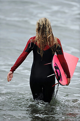 포토 JPG 해외이미지 여자 스포츠 포즈 사람없음 젖음 추위 잠수복 서퍼 해외202004 해외포토 옷 운동선수 사람 파일형식 이미지허브