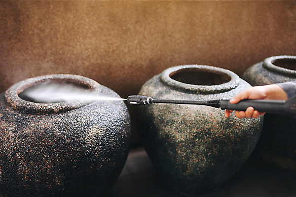 포토 JPG 해외이미지 직업 산업 바닥 주택 건설업 사람없음 야외 가로 물 인테리어 한개 장비 젖음 총 작업 얼룩 씻기 청소 시멘트 스프레이 먼지 작업도구 세탁기 장인 청소부 콘크리트 해외202004 해외포토 자연요소 1 디자인 무기 건물 청결 가전제품 도구 파일형식 이미지허브