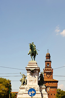 포토 JPG 해외이미지 조각 신체 건축양식 왕관 기념 사람없음 울타리 조각상 이탈리아 역사 재산 리더 청동 영웅 기념물 천연기념물 밀라노 가리발디 해외202004 해외포토 건축 유럽 금융 담장 조형물 위인 정치가 파일형식 이미지허브