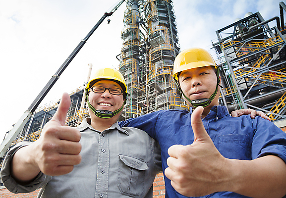 포토 JPG 해외이미지 식물 직업 남자 행복 산업 중년 2 회사 비즈니스 공장 성공 노동자 미소 동양인 성인 야외 두명 중국 기계 장비 엄지손가락 최고 업무 그룹 기술자 엔지니어 제조 감독 석유 안전모 헬멧 땅 종업원 확인 경영 화학물질 해외202004 해외포토 감정 아시아 컨셉 손가락 공업 표정 사람 인종 작업 화학 안전장비 보호장비 파일형식 이미지허브