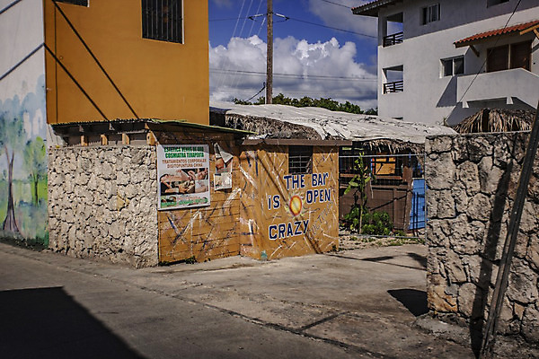 포토 JPG 해외이미지 식물 구름 도로 여행 가구 건축양식 자동차 하늘 거리 주택 풍경 사람없음 야외 건물 목재 초록색 여름 빛 태양 정원 일몰 도시 센터 철 지역 타운 해외202004 해외포토 자연요소 나무 건축물 계절 건축 길 육상교통 컬러 생활용품 재료 교통시설 노을 파일형식 이미지허브