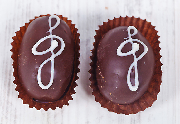 포토 JPG 해외이미지 음식 백그라운드 다이어트 디저트 사람없음 장식 케이크 초콜릿 흰색 달콤 컵케이크 칼로리 해외202004 해외포토 컬러 건강 맛 파일형식 이미지허브