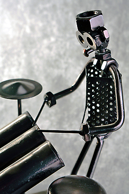 포토 JPG 해외이미지 디자인 사람없음 옆모습 장식 빛 조각상 숫자 금속 피규어 회색 나사 시골 보행로 은색 안전모 수집 철 오브젝트 드럼 볼트 드러머 드럼스틱 리듬 철강 핸드메이드 획기적 해외202004 해외포토 문자 길 뷰포인트 컬러 재질 타악기 조형물 미니어처 공구 헬멧 안전장비 파일형식 이미지허브