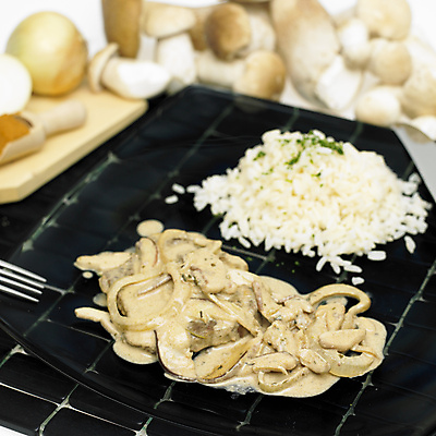 포토 JPG 해외이미지 그릇 접시 음식 밥 실내 육류 스테이크 요리 사람없음 내부 인테리어 식사 버섯 닫기 묘사 영양분 정물화 해외202004 해외포토 식기 디자인 식재료 모션 서양음식 그림 파일형식 이미지허브