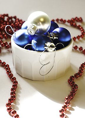 포토 JPG 해외이미지 크리스마스장식 크리스마스 실내 사람없음 장식볼 오브젝트 흰배경 담기 오너먼트 해외202004 해외포토 기념일 백그라운드 모션 내부 장식 흰색 파일형식 이미지허브