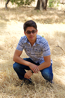 포토 JPG 해외이미지 나무 공원 남자 행복 안경 얼굴 학교 자연 한명 사람 동양인 소년 성인 야외 10대 초록색 선글라스 맑음 흰색 히스패닉 심각 해외202004 해외포토 식물 1 잡화 공공시설 교육 감정 어린이 컬러 컨셉 청소년 날씨 인종 신체부위 생태계 파일형식 이미지허브