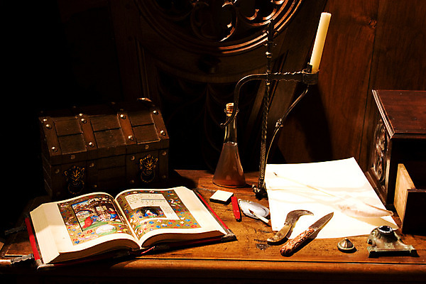 포토 JPG 해외이미지 교육 기독교 종교 문화 여행 탁자 이야기 사람없음 책 여행객 성경 수확 골동품 짐 기록 영혼 중세 역사 도서관 신비 박물관 복고 페이지 고딕 세기 옛날 원고 해외202004 해외포토 가구 컨셉 농업 종교용품 모션 사람 파일형식 이미지허브