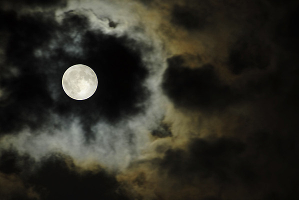 포토 JPG 해외이미지 구름 밤하늘 하늘 사람없음 야외 보름달 달 야간 해외202004 해외포토 자연요소 파일형식 이미지허브