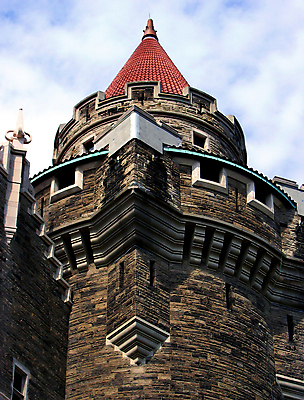 포토 JPG 해외이미지 구름 벽 캐나다 건축양식 창문 유리 하늘 지붕 주택 사람없음 건물 빨간색 파란색 문 계단 탑 발코니 바위 역사 타일 토론토 단계 계약자 석고 콘크리트 해외202004 해외포토 자연요소 건축물 건축 컬러 북아메리카 재질 돌_바위 계약 파일형식 이미지허브