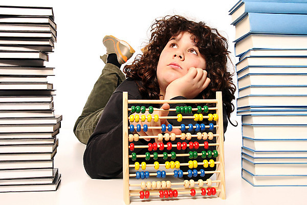 포토 JPG 해외이미지 학생 응시 교육 감정 어린이 남학생 백그라운드 목걸이 공 교실 학교 미래 주택 한명 소년 책 스터디 숫자 시험 계산기 주판 흰색 표현 업무 가르침 계산 도서관 문학 사전 세대 고립 백과사전 초보 해외202004 해외포토 문자 1 시선 남자 컬러 컨셉 장신구 문구용품 사람 건물 학습 장비 작업 파일형식 이미지허브