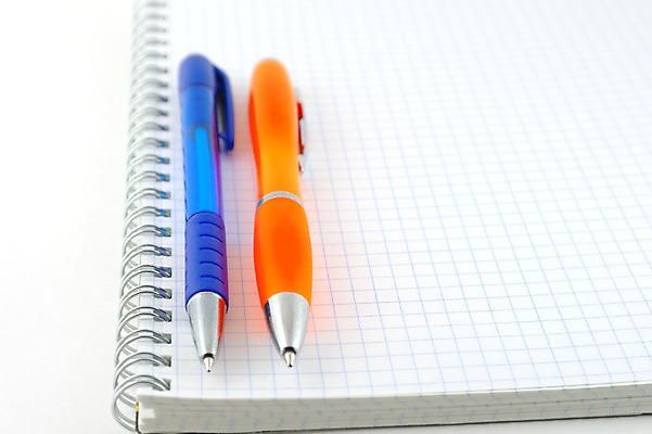 포토 JPG 해외이미지 교육 종이 백그라운드 오렌지 비즈니스 텍스트 학교 나선형 사람없음 책 파란색 사무실 펜 우주 쪽지 공책 공백 흰색 기록 오픈 주름 편지 오브젝트 문서 페이지 바인더 패드 고립 목차 해외202004 해외포토 컬러 무늬 과일 문구용품 필기구 사무용품 파일형식 이미지허브