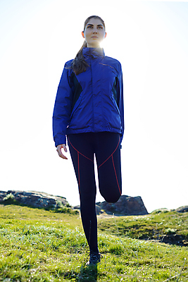 포토 JPG 해외이미지 라이프스타일 공원 여자 아침 산 따뜻함 건강 한명 사람 성인 야외 달리기 조깅 운동 봄 연습 준비 성인여자한명만 해외202004 해외포토 주간 1 계절 공공시설 모션 생활 여자한명만 성인여자만 파일형식 이미지허브