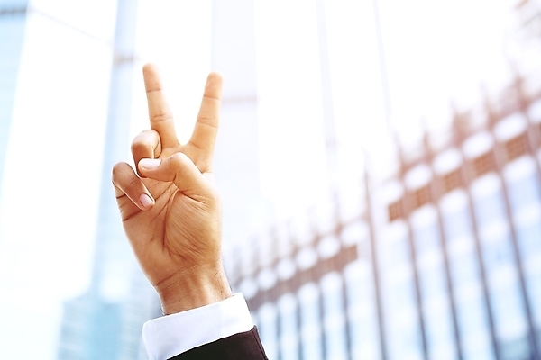 포토 JPG 해외이미지 백인 직업 1 손 남자 행복 백그라운드 컨셉 2 비즈니스 손가락 성공 노동자 피곤 사람 정장 성인 사람없음 건물 사무실 자유 표현 도시 우승 업무 비즈니스맨 사인 싱글 싸움 긍정 쇼 격려 팔 보여주기 유지 승자 해외202004 해외포토 서양인 건축물 옷 감정 모션 신체부위 최고 작업 직장인 파일형식 이미지허브