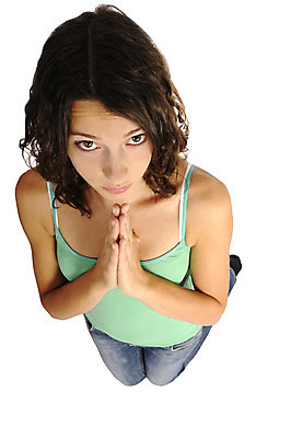 포토 JPG 해외이미지 백인 1 손 응시 여자 감정 유럽 종교 얼굴 백그라운드 관리 한명 사람 앉기 성인 머리 희망 흰색 기도 표현 구걸 고립 해외202004 해외포토 서양인 시선 나라 컬러 모션 신체부위 파일형식 이미지허브