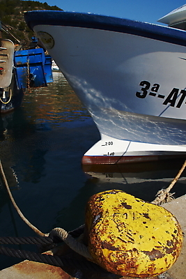 포토 JPG 해외이미지 유럽 섬 여행 요트 사람없음 물 파란색 여행객 항구 수영 프랑스 보트 고급 지중해 그리스 포트 그리스인 해외202004 해외포토 자연요소 서양인 나라 바다 컬러 컨셉 배_교통 교통시설 사람 수상스포츠 파일형식 이미지허브