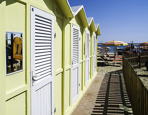 포토 JPG 해외이미지 전통 모래 바다 여행 건축양식 하늘 휴가 휴식 주택 사람없음 야외 목재 빨간색 초록색 여름 파란색 모래사장 컬러풀 노란색 여행객 맑음 페인트 그리기 오두막 망토 타운 헛간 남쪽 줄서기 해외202004 해외포토 나무 계절 건축 컬러 컨셉 재료 모션 날씨 사람 건물 도시 방향 저장고 파일형식 이미지허브