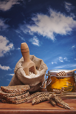 포토 JPG 해외이미지 식물 구름 전통 음식 빵 조각 백그라운드 다이어트 채소 과일 자연 탁자 하늘 아침 치즈 건조 파스타 건강 옥수수 씨앗 사람없음 목재 파란색 빛 갈색 주방 식사 빵집 맛 아침식사 상품 굽기 향수 준비 유기농 심플 밀가루 꿀 덩어리 작살 호밀 귀리 해외202004 해외포토 주간 자연요소 나무 웰빙 컬러 가구 컨셉 재료 유제품 곡류 서양음식 상점 화장품 가루 구이 생태계 파일형식 이미지허브