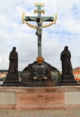 포토 JPG 해외이미지 주간 구름 유럽 종교 조각 십자가 사람없음 옆모습 조각상 금속 예수 역사 황금 심볼 체코 청동 북쪽 마리아 프라하 보헤미아 옛날 해외202004 해외포토 자연요소 나라 뷰포인트 재질 조형물 신_종교 방향 파일형식 이미지허브