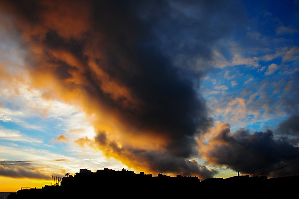 포토 JPG 해외이미지 구름 실루엣 하늘 사람없음 마을 도시 스페인 타운 해외202004 해외포토 자연요소 유럽 촬영기법 파일형식 이미지허브
