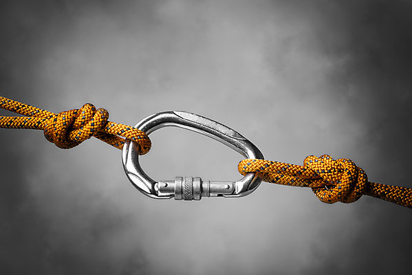 포토 JPG 해외이미지 밧줄 스포츠 백그라운드 컨셉 산 자물쇠 안전 사람없음 숫자 금속 힘 등산 장비 흰색 공구 고리 닫기 보호 연결 묶기 오브젝트 잠금 보안 오르기 매듭 기어 지원 철강 해외202004 해외포토 문자 줄 컬러 모션 재질 트래킹 도구 파일형식 이미지허브