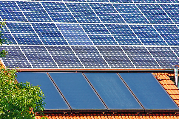 포토 JPG 해외이미지 지붕 주택 세포 사람없음 물 햇빛 태양 힘 재활용 에너지 판넬 뜨거움 절약 에코 생태계 태양에너지 난방 생태학 수집가 해외202004 해외포토 자연요소 직업 교육 컨셉 건물 환경 그린에너지 친환경 파일형식 이미지허브