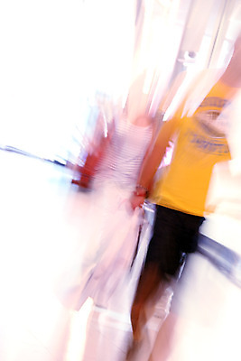 포토 JPG 해외이미지 커플 여자 남자 백그라운드 2 가방 비즈니스 모션 유리 추상 거리 바닥 사람 사람없음 내부 건물 빛 쇼핑 사무실 노란색 걷기 활발 도시 비즈니스맨 그룹 복도 소프트포커스 쇼핑몰 속도 바쁨 장면 재촉 떠남 블러 해외202004 해외포토 건축물 잡화 컬러 컨셉 무늬 관계 재질 촬영기법 직장인 파일형식 이미지허브