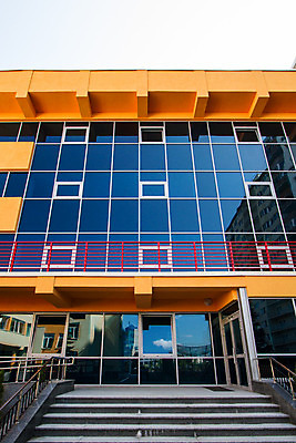 포토 JPG 해외이미지 디자인 외관 산업 벽 백그라운드 컨셉 비즈니스 건축양식 창문 유리 하늘 추상 미래 새로움 주택 사람없음 건물 금융 파란색 빛 사무실 반사 우주 흰색 도시 묘사 상업 철강 해외202004 해외포토 건축물 건축 컬러 무늬 재질 경제 파일형식 이미지허브