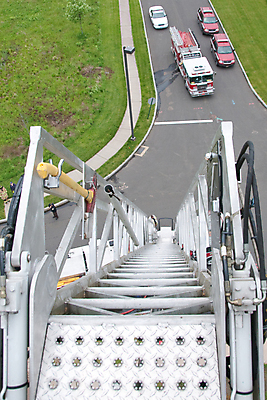 포토 JPG 해외이미지 불 사람없음 탑 구출 소방관 호스 해외202004 해외포토 자연요소 건축물 도움 구조원 소방 파일형식 이미지허브