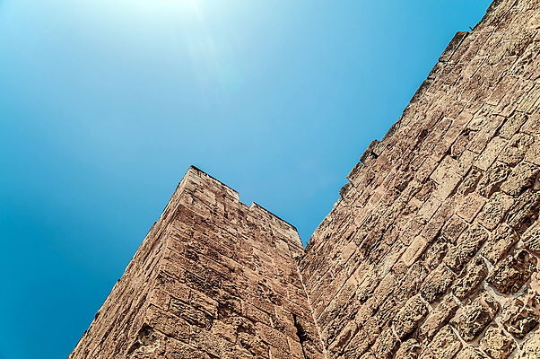 포토 JPG 해외이미지 종교 벽 여행 컨셉 건축양식 하늘 벽돌 아이디어 그림자 사람없음 건물 파란색 카메라 탑 성경 바위 도시 사찰 성 영혼 역사 중앙 보호 이슬람교 땅 보안 대문 타운 동쪽 강화 랜드마크 로마인 순례 시온산 예루살렘 옛날 유태교 이스라엘 파멸 팔레스타인 해외202004 해외포토 건축물 건축 컬러 중동 종교용품 종교건축 안전 인종 전자제품 문 돌_바위 방향 서아시아 파일형식 소멸 이미지허브