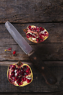 포토 JPG 해외이미지 사람없음 칼 석류 나무배경 해외202004 해외포토 백그라운드 과일 파일형식 이미지허브