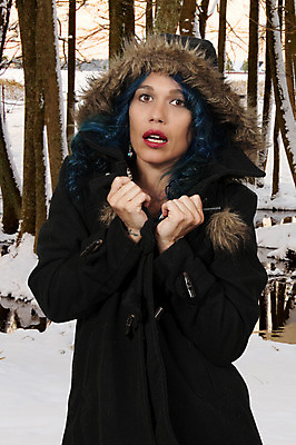 포토 JPG 해외이미지 라이프스타일 옷 계절 여자 행복 얼굴 크리스마스 겨울 날씨 휴가 따뜻함 한명 미소 사람 성인 유행 재킷 추위 코트 신선 도시 폭풍 눈보라 눈내림 스타일 안락 해외202004 해외포토 1 기념일 감정 컨셉 눈_날씨 표정 생활 신체부위 외투 파일형식 이미지허브