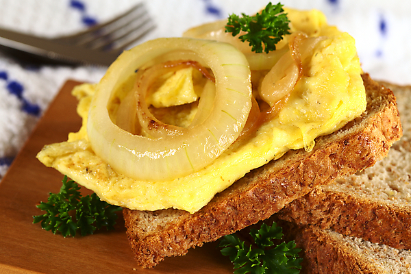 포토 JPG 해외이미지 음식 빵 잎 양파 파슬리 샌드위치 요리 사람없음 가로 노란색 계란 사진촬영 식사 저녁식사 튀김 고명 아침식사 허브 토스트 점심식사 스크램블 채식주의자 통밀 해외202004 해외포토 식물 컬러 채소 알 촬영 계란요리 밀 채식 파일형식 이미지허브