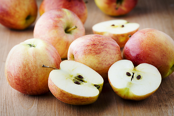 포토 JPG 해외이미지 음식 오렌지 과일 탁자 건강 사람없음 목재 여름 농작물 갈색 가을 그룹 달콤 사과 유기농 숙성 채식주의자 해외202004 해외포토 나무 웰빙 계절 컬러 가구 농업 재료 맛 채식 파일형식 이미지허브