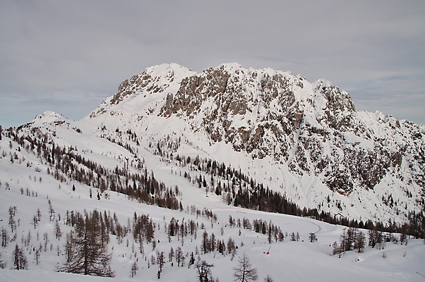 포토 JPG 해외이미지 계절 호수 스포츠 여행 겨울 자연 하늘 휴가 스키 산 풍경 경사 사람없음 야외 파란색 계곡 맑음 얼음 추위 흰색 정상 휴양지 빙하 알프스 절정 눈내림 해외202004 해외포토 자연요소 유럽 컬러 날씨 겨울스포츠 눈_날씨 장소 생태계 파일형식 이미지허브