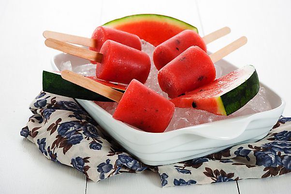 포토 JPG 해외이미지 아이스크림 수박 사람없음 빨간색 얼음 시원함 막대아이스크림 해외202004 해외포토 자연요소 컬러 과일 디저트 파일형식 이미지허브