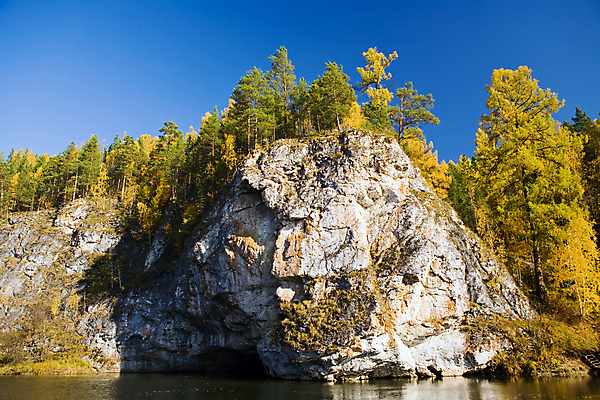 포토 JPG 해외이미지 나무 계절 낙엽 잎 자연 하늘 풍경 사람없음 야외 빨간색 초록색 물 파란색 빛 햇빛 노란색 자유 가을 황금 숲 지역 10월 해외202004 해외포토 자연요소 식물 컬러 컨셉 태양 날짜 생태계 파일형식 이미지허브
